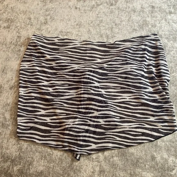 Shein sarong black and white zebra striped. {1004} - Picture 2 of 4